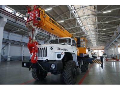 Автокран КС-35714