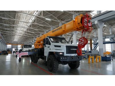 Автокран КС-45717-2Р Air