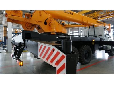 Автокран КС-45717-2Р Air
