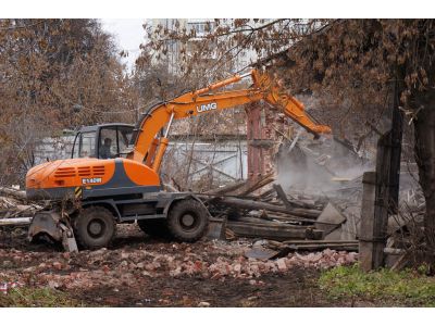 Колесный экскаватор UMG E140W