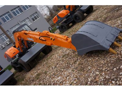 Колесный экскаватор UMG E140W