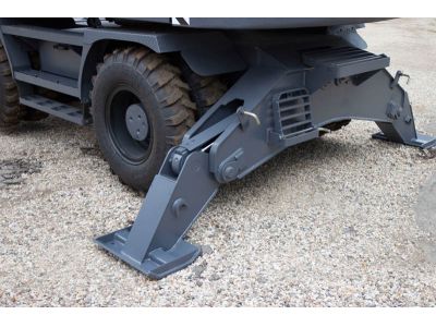 Колесный экскаватор UMG E140W