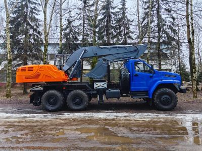 Экскаватор на автомобильном ходу УРАЛ NEXT Е190А-10