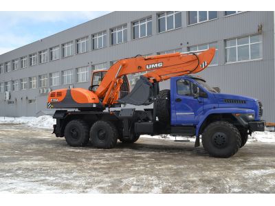 Экскаватор на автомобильном ходу УРАЛ NEXT Е190А-10